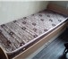 Изображение в Мебель и интерьер Мебель для спальни Продам односпальную кровать. имеет два встроенных в Хабаровске 10 000