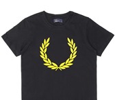 Фото в Одежда и обувь Мужская одежда Футболка Fred Perry черного цветаНа груди в Москве 1 600