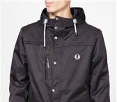 Фотография в Одежда и обувь Мужская одежда Черная куртка-парка Fred Perry с капюшономЗастежка в Москве 7 000