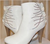 Фото в Одежда и обувь Женская обувь продам новые осенние полусапожки белого цвета в Краснодаре 1 000
