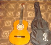 Foto в Красота и здоровье Парфюмерия продам классическую гитару с чехлом обращайтесь в Красноярске 3 200