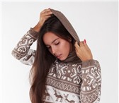 Фотография в Одежда и обувь Женская одежда Продам женский вязанный свитер с оленями в Москве 585