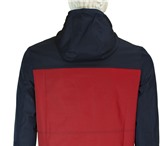Фото в Одежда и обувь Мужская одежда Красно-синяя куртка-парка Fred Perry с капюшономЗастежка в Москве 7 000